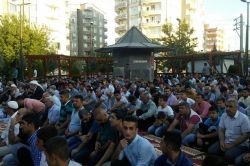 Siverekliler bayram namazı için camilere akın etti