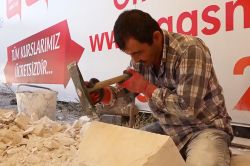 Tarihi dokuların ortaya çıkmasında emek sarf ediyorlar