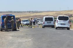 Siverek'te otomobile silahlı saldırı: 1 ölü 4 yaralı foto