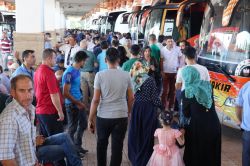 Otogarlarda bayram dönüşü yoğunluğu