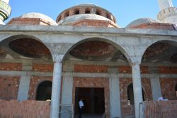 Yardımlar yetersiz olunca cami inşaatı yarım kaldı