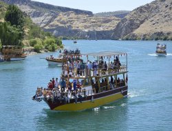 “Bajarê Bêdeng” Xelfetî ji mêvanan re mazûvantî dike