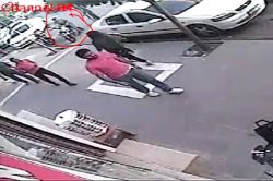 Güvenlik kameraları ve polis merkezi önünde hırsızlık