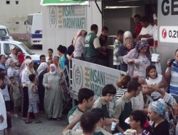 İHH Manisa'da 1500 Kişiye İftar Verdi (Video)