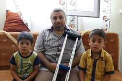 Suriyeli engelli Ahmet kendisine uzanacak yardım eli bekliyor