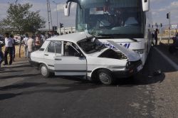Adıyaman Kahta 'da yolcu otobüsü ile otomobil çarpıştı: 1 ölü