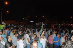 HÜDA PAR’dan darbe karşıtı gösterilere büyük destek