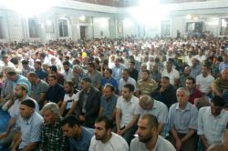 Darbe girişimini protesto eden halk camilere akın etti