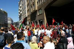 Darbe girişimine bir tepki de İtalya'daki gurbetçilerden