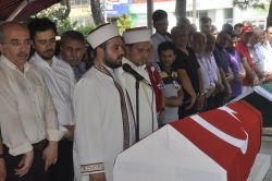 Darbecilerin kurşunuyla hayatını kaybeden genç defnedildi foto