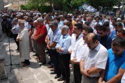 Darbecilerin katlettikleri için Tarsus'da gıyabi cenaze namazı