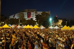 Darbe girişiminde  katledilenler için gıyabi cenaze namazı kılındı foto