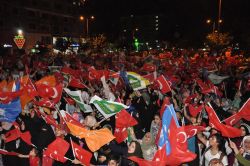 Batman halkının darbeye karşı nöbeti sürüyor foto