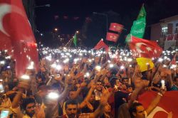 Bingöl’de 310 STK ve halk darbe girişimine tepki gösterdi foto