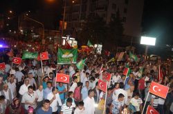 Kahta bu gece de darbeye karşı meydanlardaydı foto