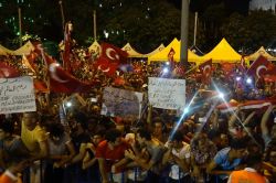 Darbe karşıtı gösterilere Suriyeliler de destek veriyor foto