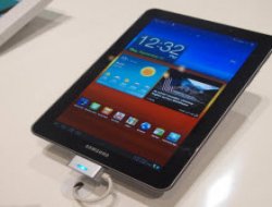 Galaxy Tab 7.7'ye şok yasak