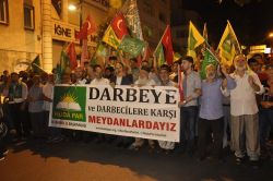 HÜDA PAR’ın darbe karşıtı yürüyüşü devam ediyor