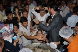 Mardin’de darbeye karşı direnen halka yemek dağıtıldı foto