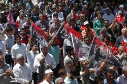 Çınarlılar Cuma namazından sonra darbe girişimini protesto etti video foto