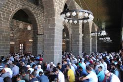 Darbe girişimi hutbelerle kınandı