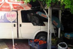 Batman Yeni Mahallede transit ile otomobil çarpıştı: 2 yaralı foto