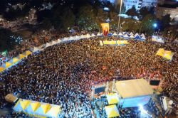 Farklı görüşteki insanların bir araya gelmesi büyük bir kazanımdır