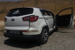 Batman'da mucurlu yolda kayan araç takla attı: 2 yaralı