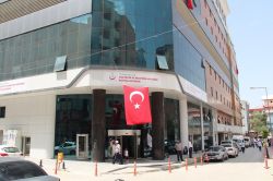 Kayyum atamasından sonra kapatılan hastane yeniden açıldı