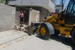 Anne ile kızın kaldığı evden 2 kamyon çöp çıktı