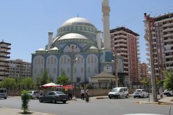 Darbe karşıtı hutbeyi bölen grup camiden uzaklaştırıldı