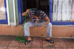 Şanlıurfa Ceylanpınar'da aşırı sıcaklar esnafı bunalttı