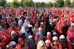 Diyarbakır’da darbe nöbeti son gönünde devam ediyor foto