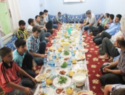 İrfan Der'den Gençlere İftar Yemeği