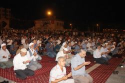 Şanlıurfalılar meydanları terk etmiyor