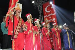 Diyarbakır’da darbe karşıtı gösteride mehter konseri verildi