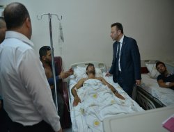 Diyarbakır Valisi bombalı saldırıda yaralananları ziyaret etti