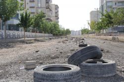 Halkın trafiğe kapattığı yol asfaltlanacak