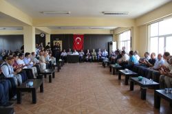 Diyarbakır Valisi patlamada hayatını kaybedenlerin taziyesine katıldı