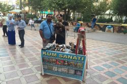 Suriyeli mülteci kum sanatıyla geçimini sağlıyor