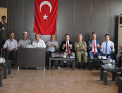 Waliyê Diyarbekirê beşdarî taziyeya kesên ku di teqînê de jiyana xwe ji dest dan bû