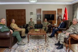 Genelkurmay Başkanı Akar Van Valiliği’ni ziyaret etti