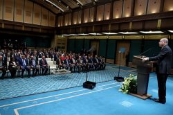 Namluların karşısına dikilenler seçkinler değildi