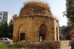 Tarihi kümbet madde bağımlılarının mekânı haline geldi