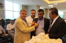 İlk 'beyaz altın'ı yetiştiren  çiftçiler altın kazandı