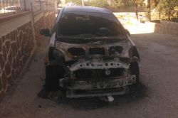 Park halindeki otomobil alev aldı