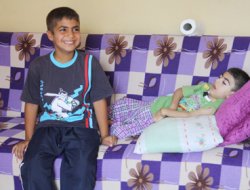 Kardeşine Tekerlekli Sandalye Almak İçin Kapak Topluyor