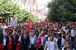 Elazığ’da binlerce kişi PKK saldırılarına karşı yürüdü foto