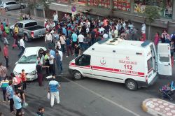 Diyarbakır’da virajı alamayan araç takla attı: 1 yaralı