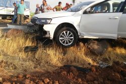 Siverek-Viranşehir Karayolunda otomobil kayalıklara çarptı: 1 ölü 2 yaralı